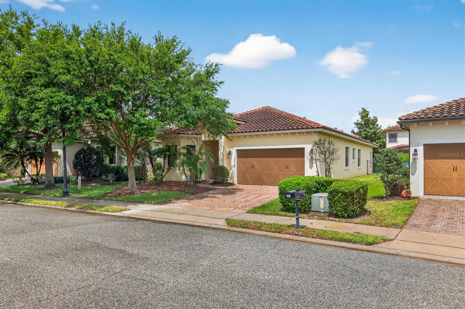 Single Family Residence in ORLANDO, FL - Daniel Dourado