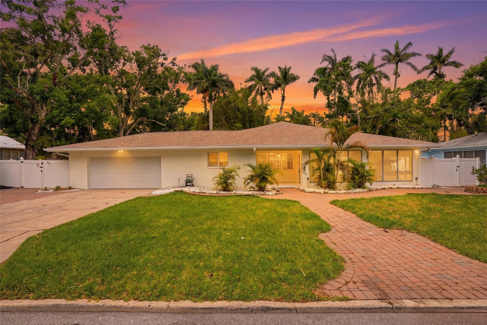 Single Family Residence in BRADENTON, FL - Daniel Dourado