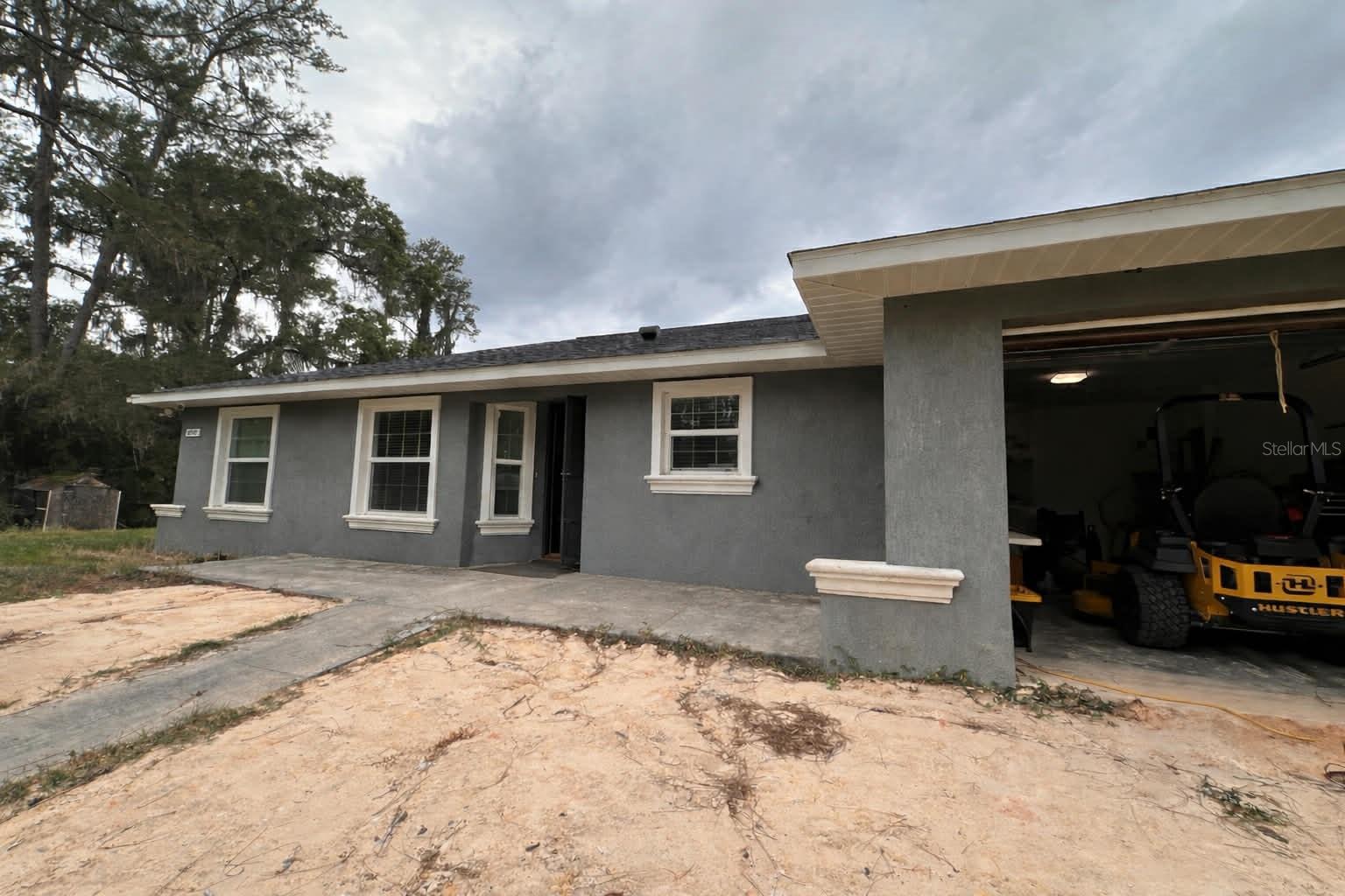 Single Family Residence in CITRA, FL - Daniel Dourado