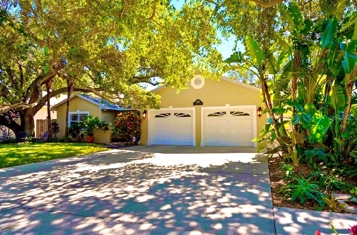 Single Family Residence em ST PETERSBURG, FL - Daniel Dourado