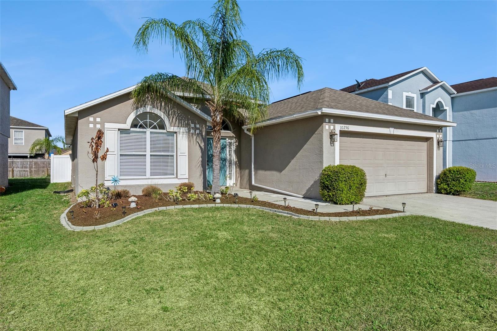 Single Family Residence in ORLANDO, FL - Daniel Dourado