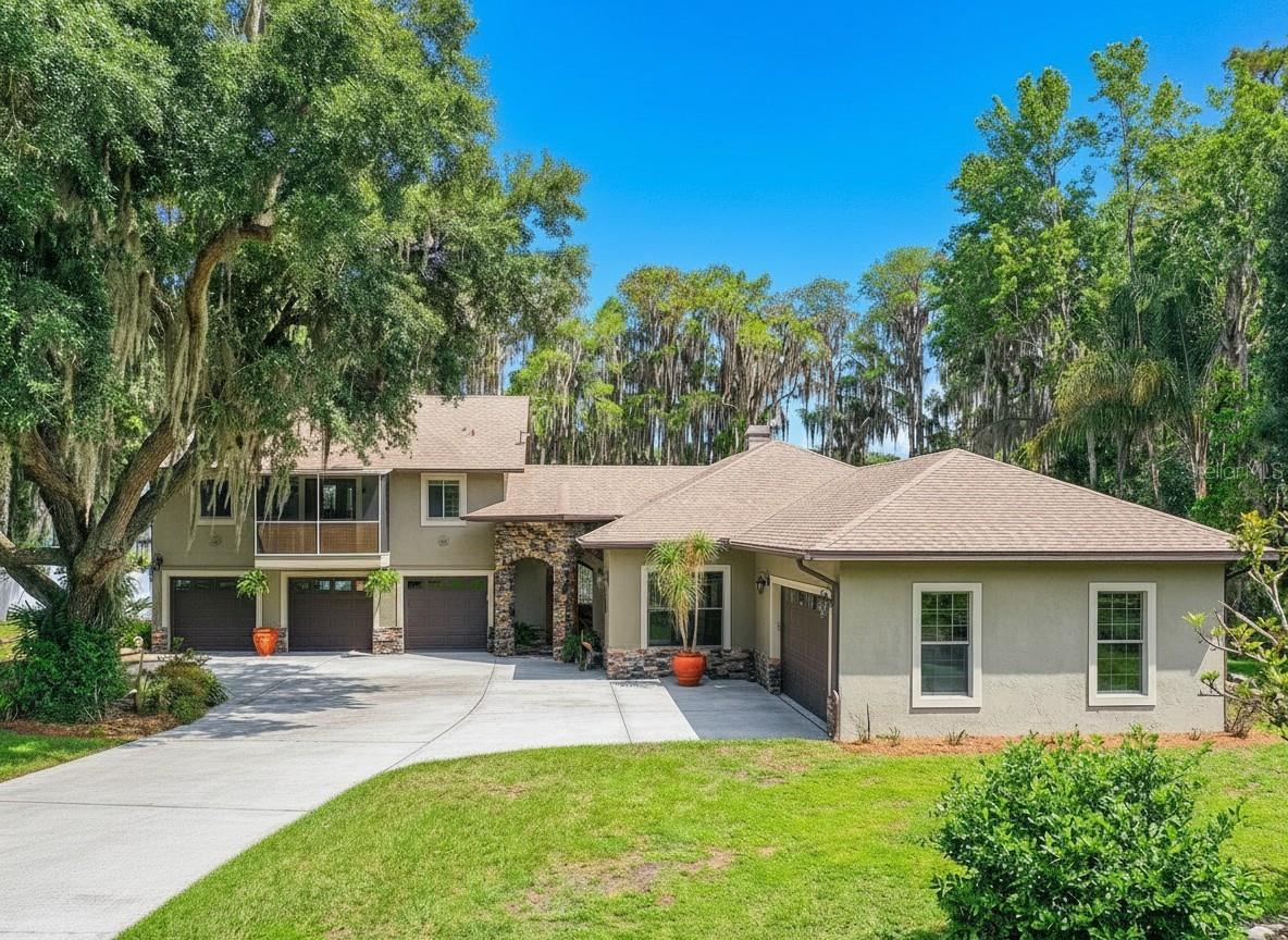 Single Family Residence em GROVELAND, FL - Daniel Dourado