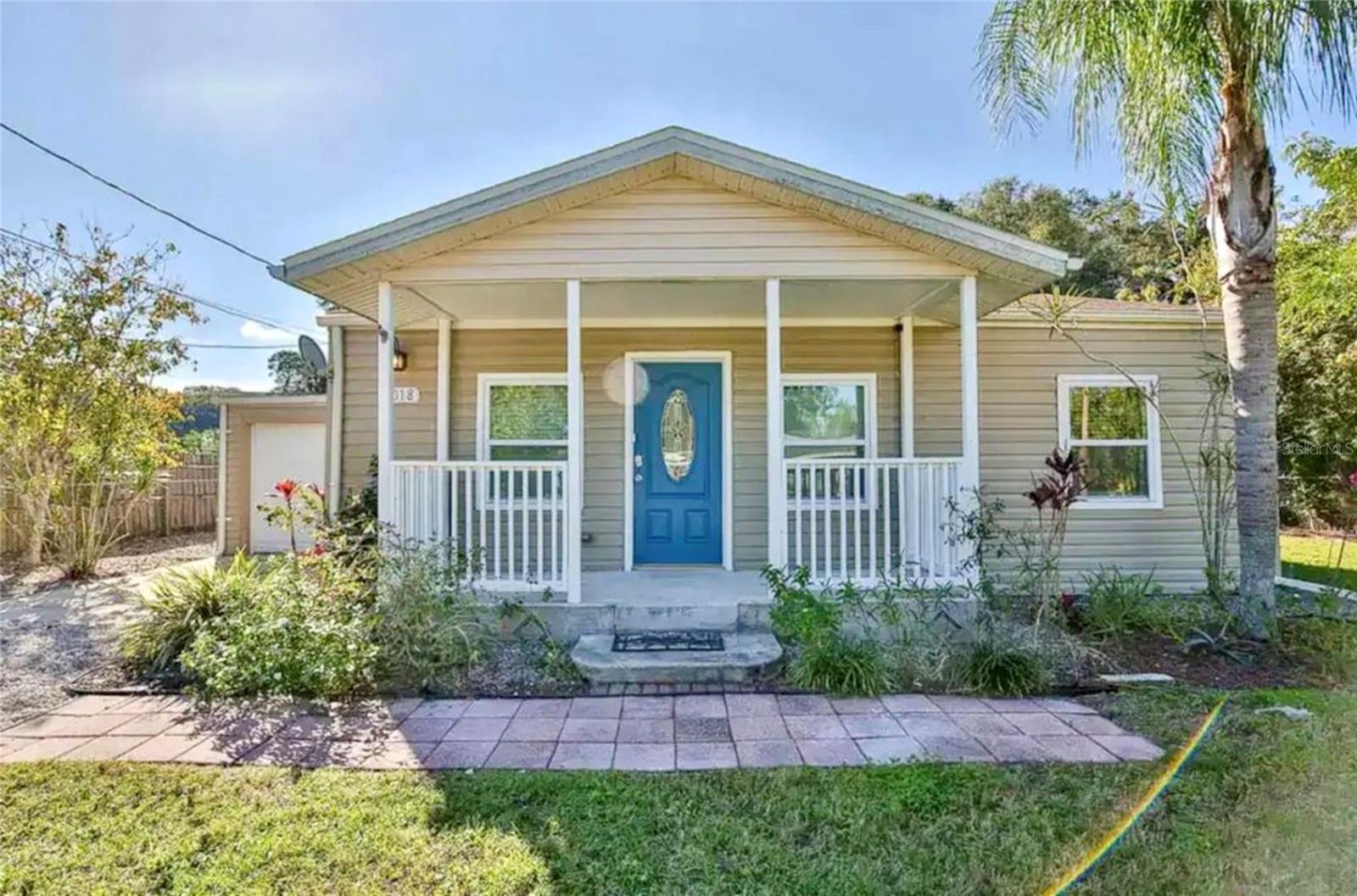 Single Family Residence in SARASOTA, FL - Daniel Dourado