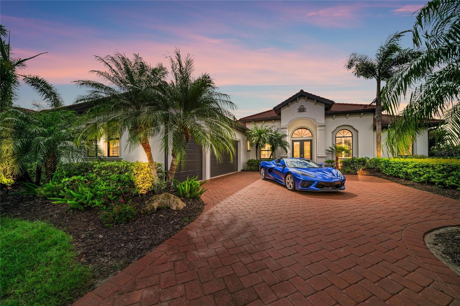 Single Family Residence in BRADENTON, FL - Daniel Dourado