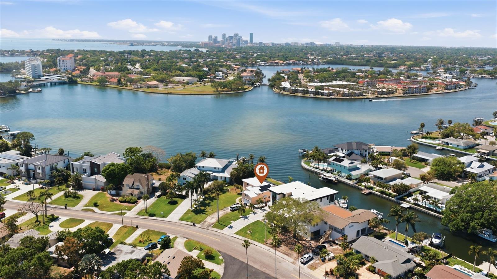 Single Family Residence em ST PETERSBURG, FL - Daniel Dourado