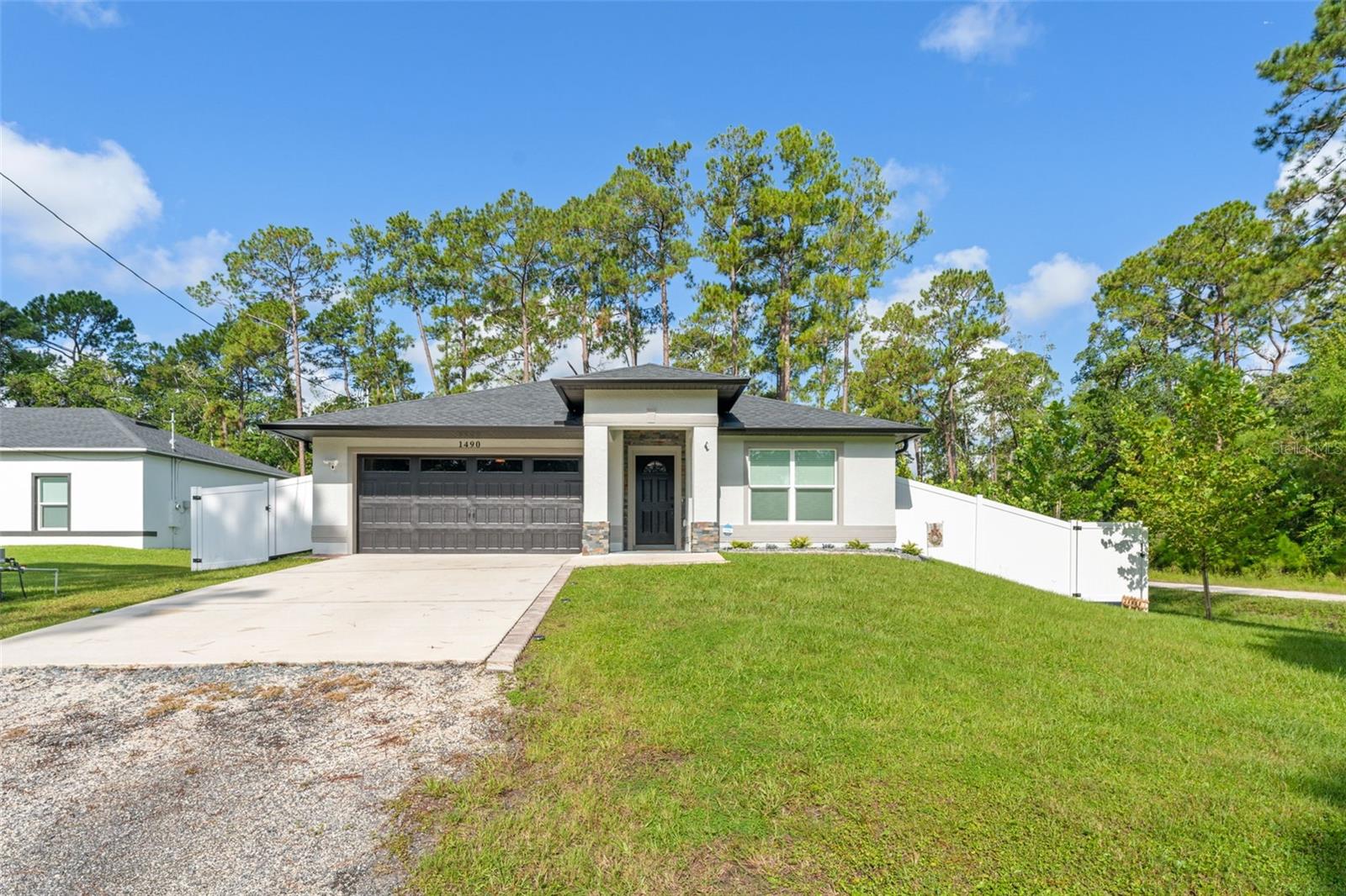 Single Family Residence in DELAND, FL - Daniel Dourado