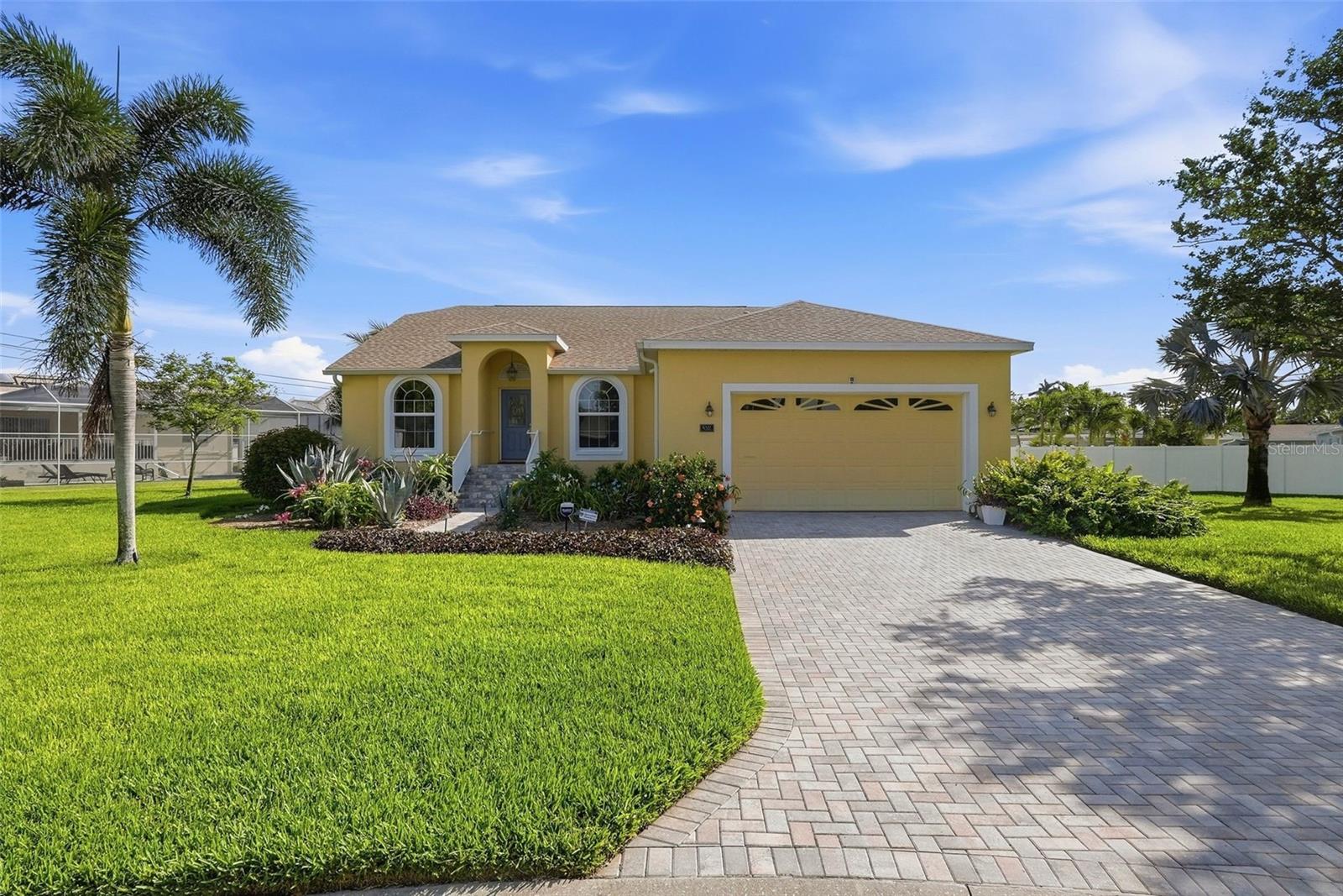 Single Family Residence em ST PETERSBURG, FL - Daniel Dourado