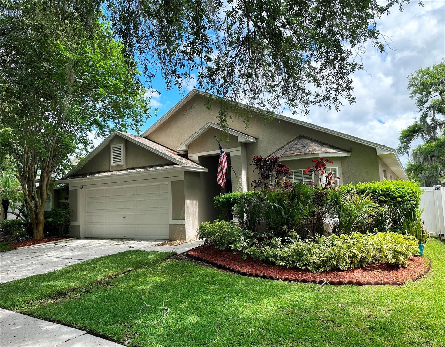 Single Family Residence in BRANDON, FL - Daniel Dourado