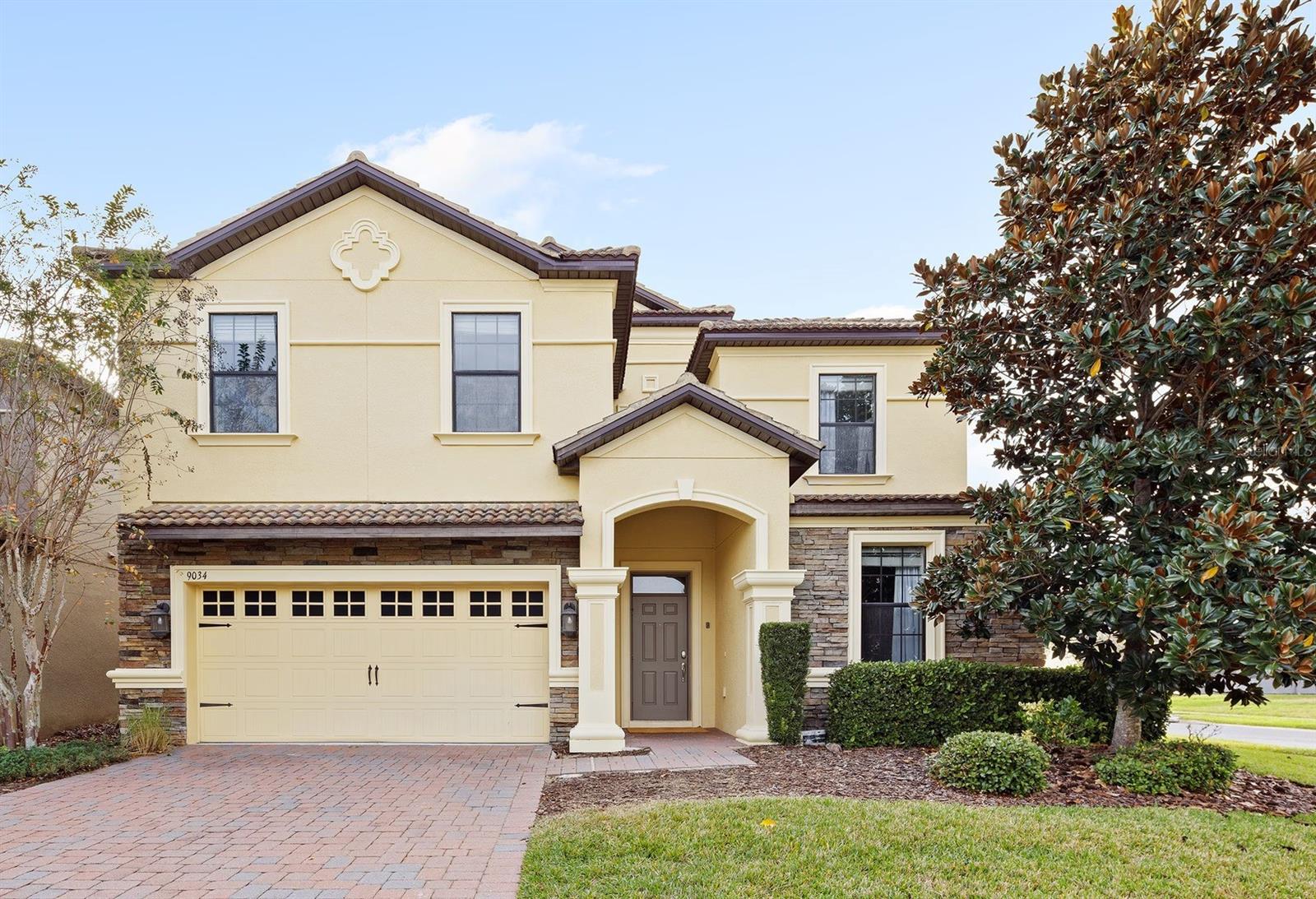 Single Family Residence in DAVENPORT, FL - Daniel Dourado