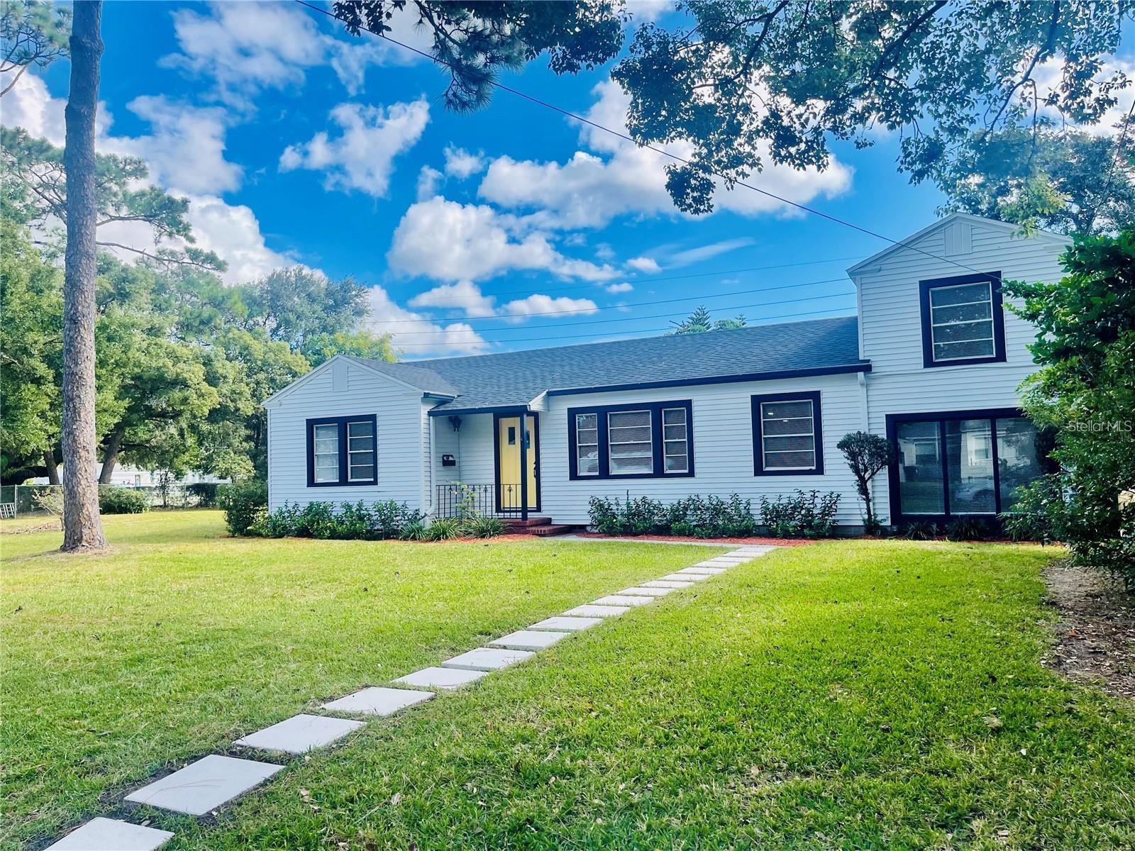 Single Family Residence in ORLANDO, FL - Daniel Dourado