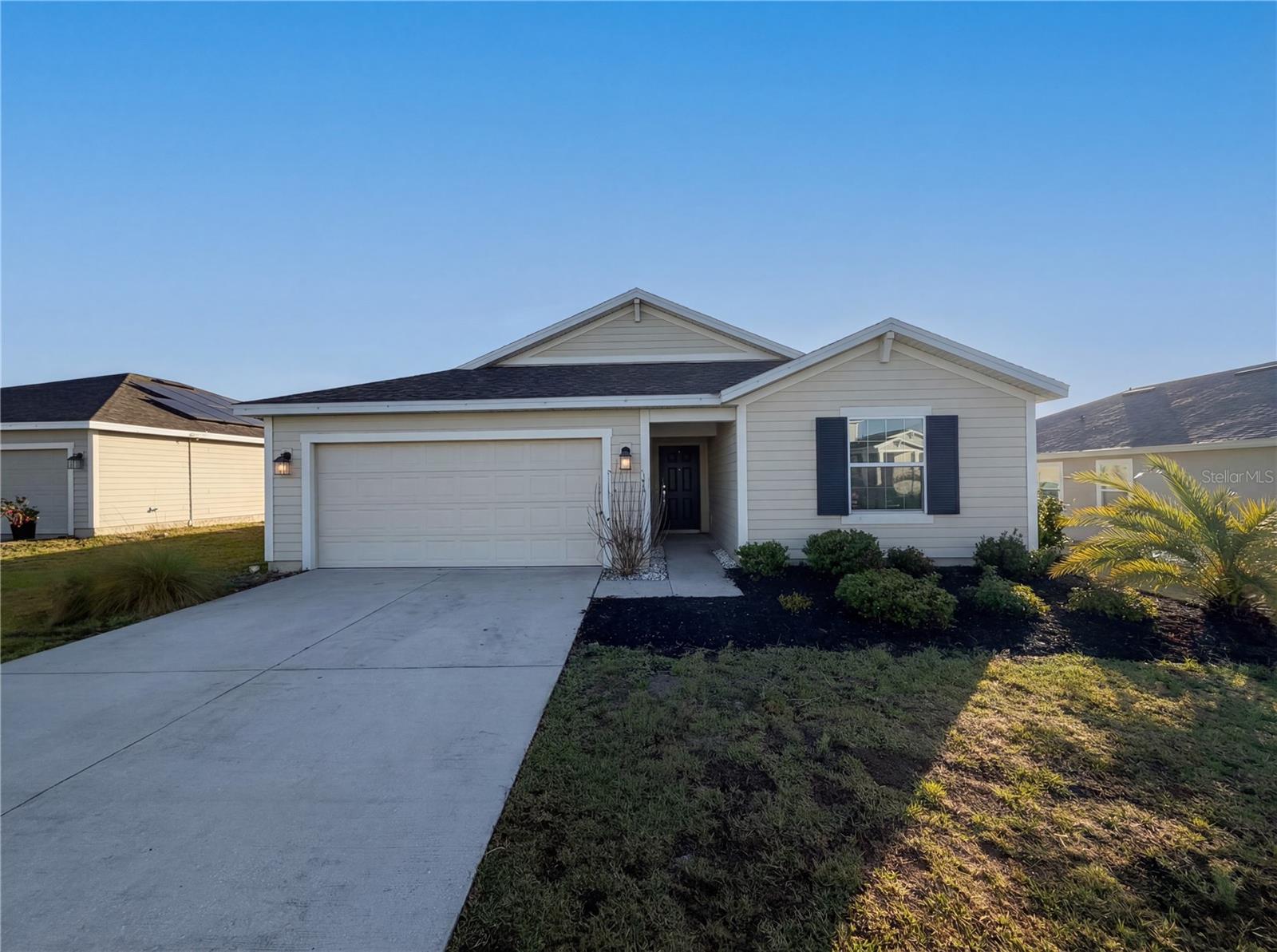 Single Family Residence in MOUNT DORA, FL - Daniel Dourado