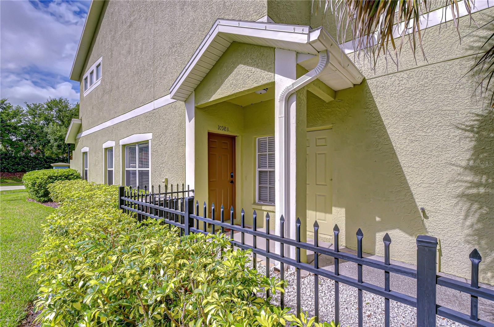 Townhouse in RIVERVIEW, FL - Daniel Dourado