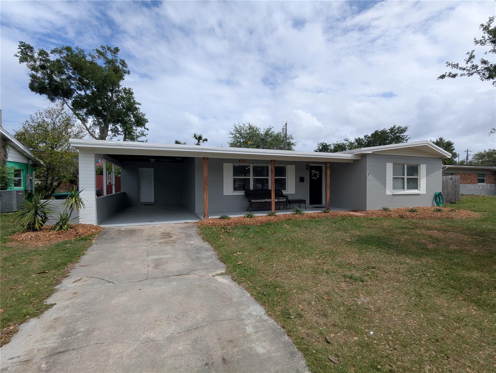 Single Family Residence in ORLANDO, FL - Daniel Dourado