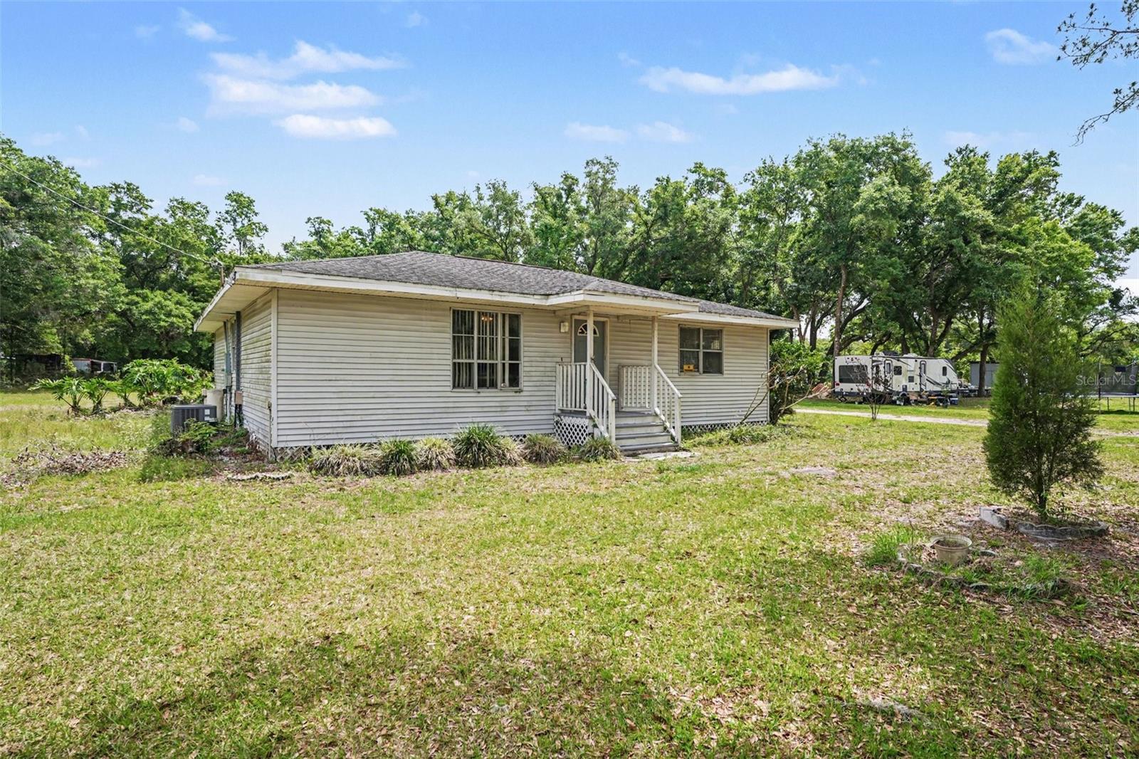 Single Family Residence in PLANT CITY, FL - Daniel Dourado