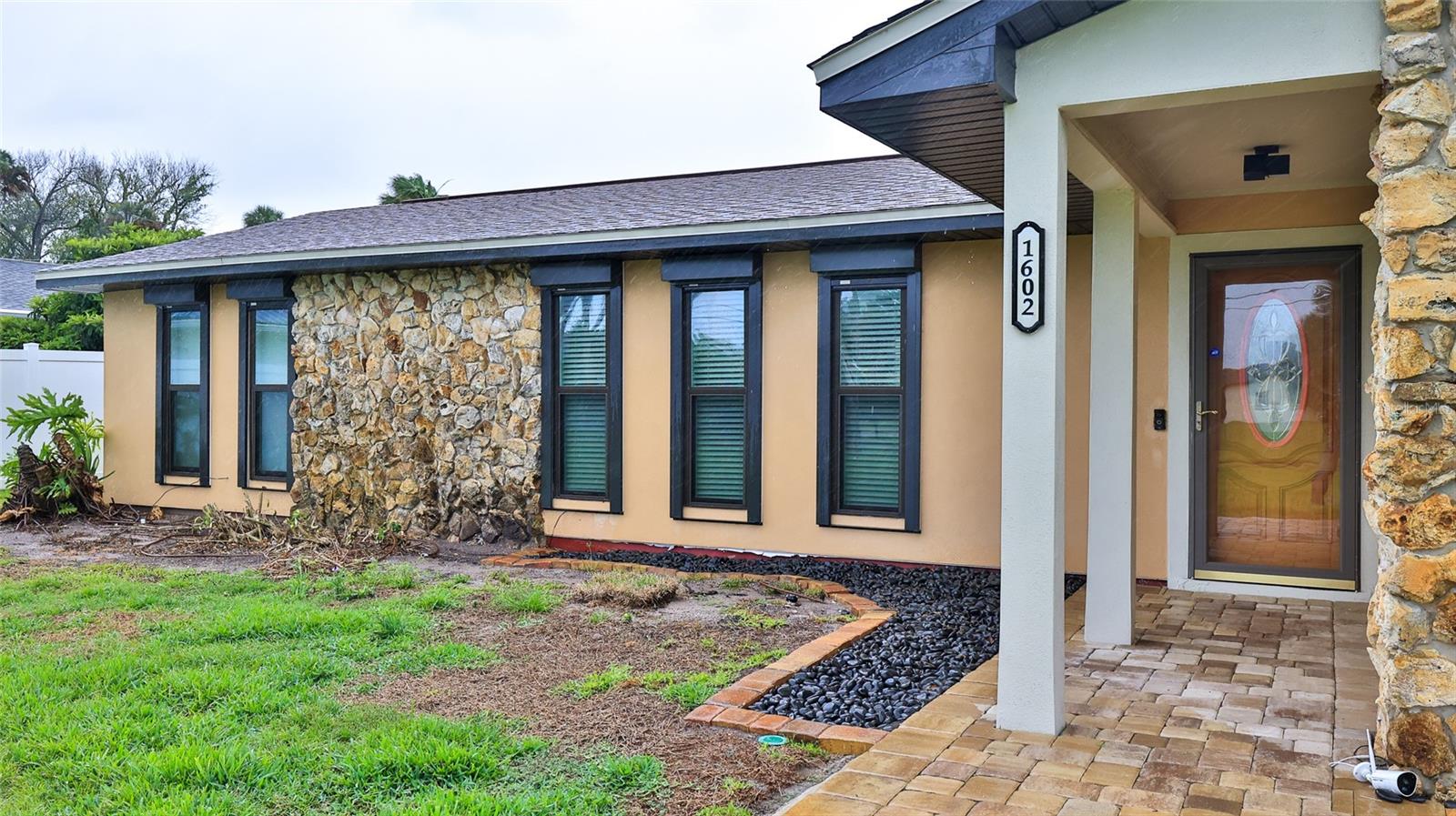 Single Family Residence in EDGEWATER, FL - Daniel Dourado