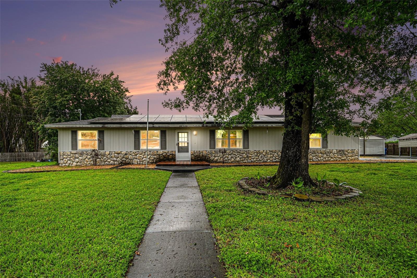 Single Family Residence in DELAND, FL - Daniel Dourado