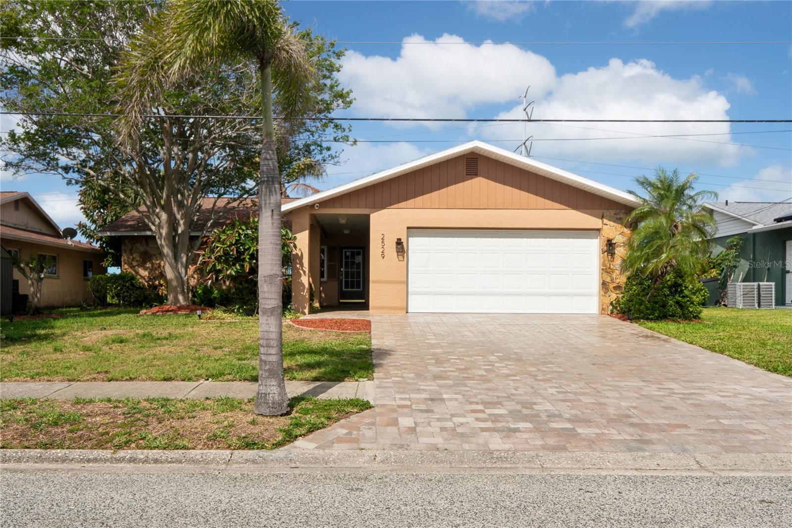 Single Family Residence em HOLIDAY, FL - Daniel Dourado
