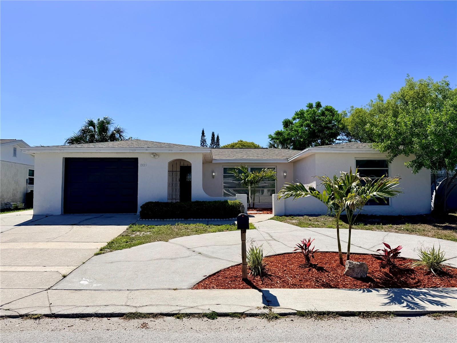 Single Family Residence in PORT RICHEY, FL - Daniel Dourado