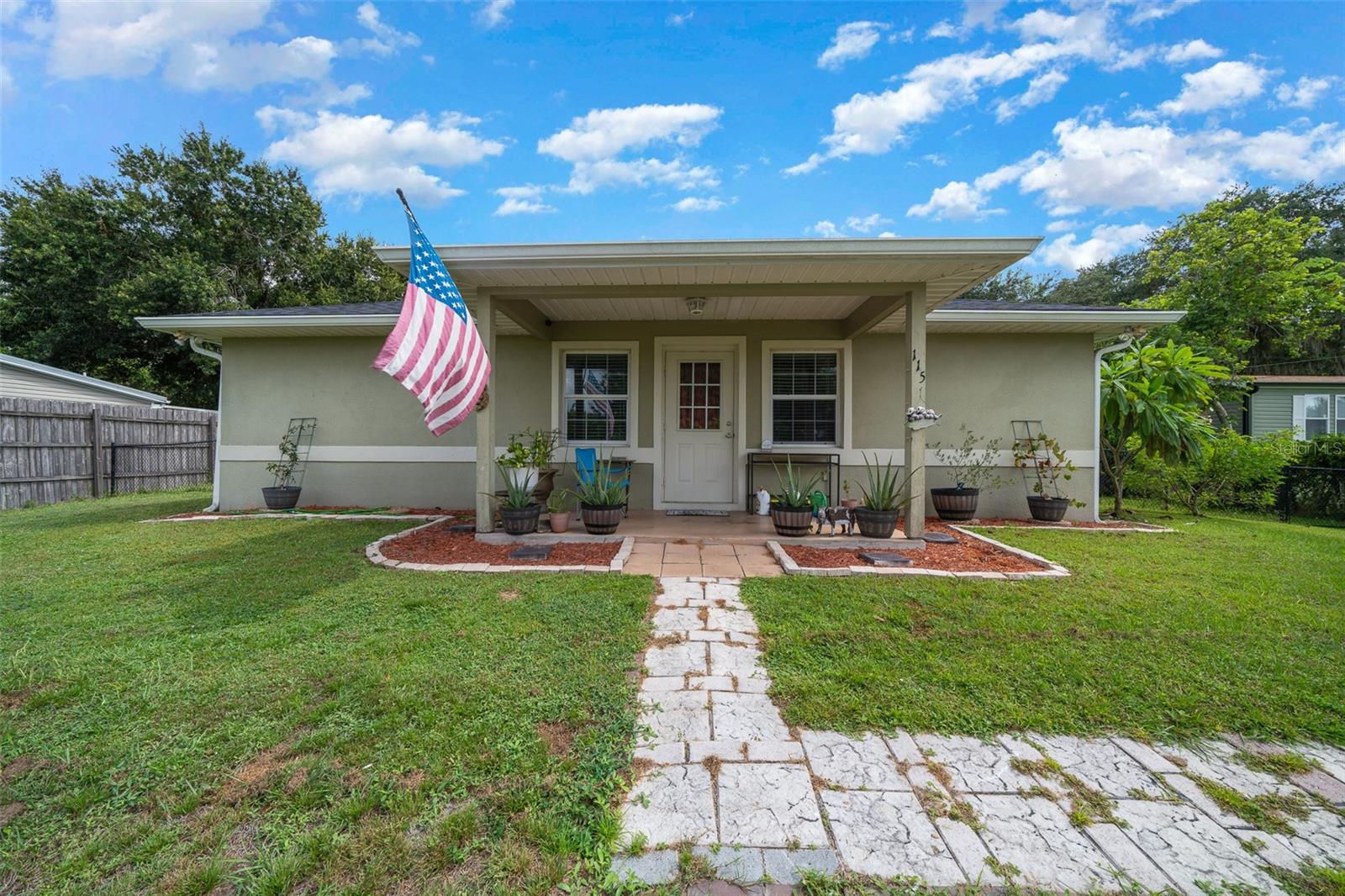 Single Family Residence in KENANSVILLE, FL - Daniel Dourado