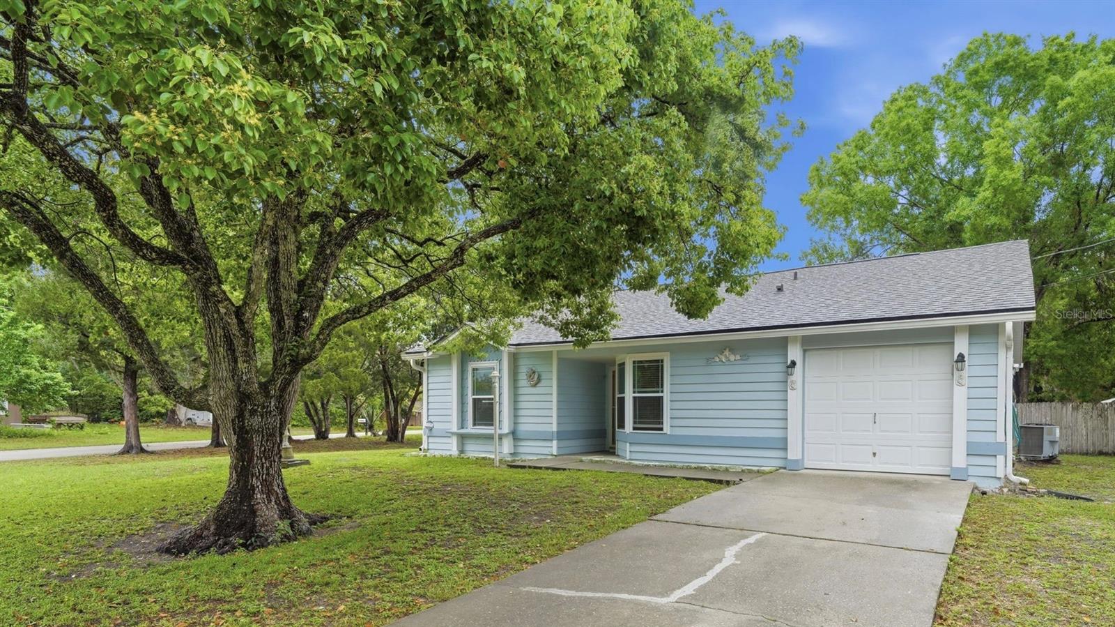 Single Family Residence in DEBARY, FL - Daniel Dourado