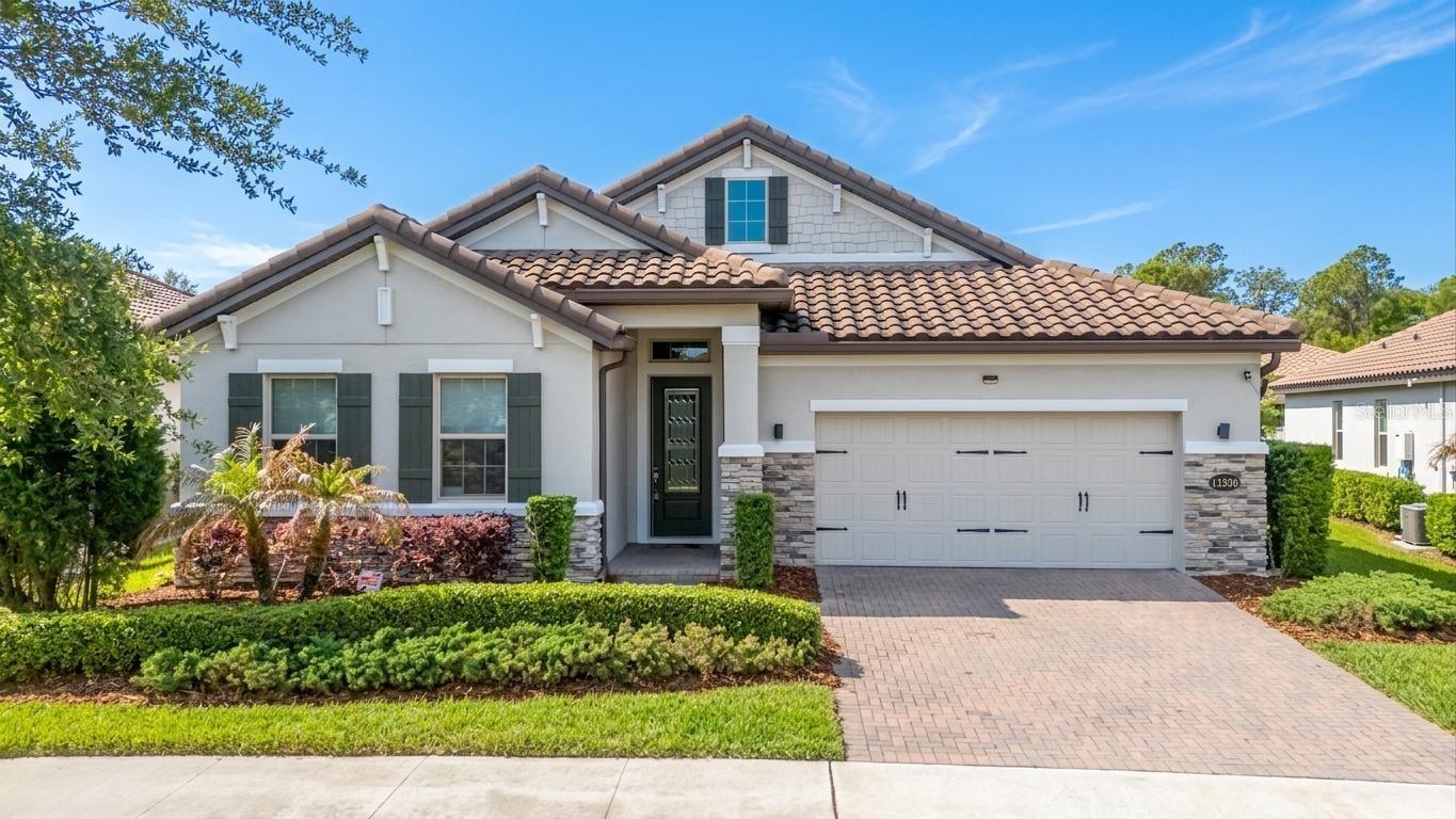 Single Family Residence in ORLANDO, FL - Daniel Dourado