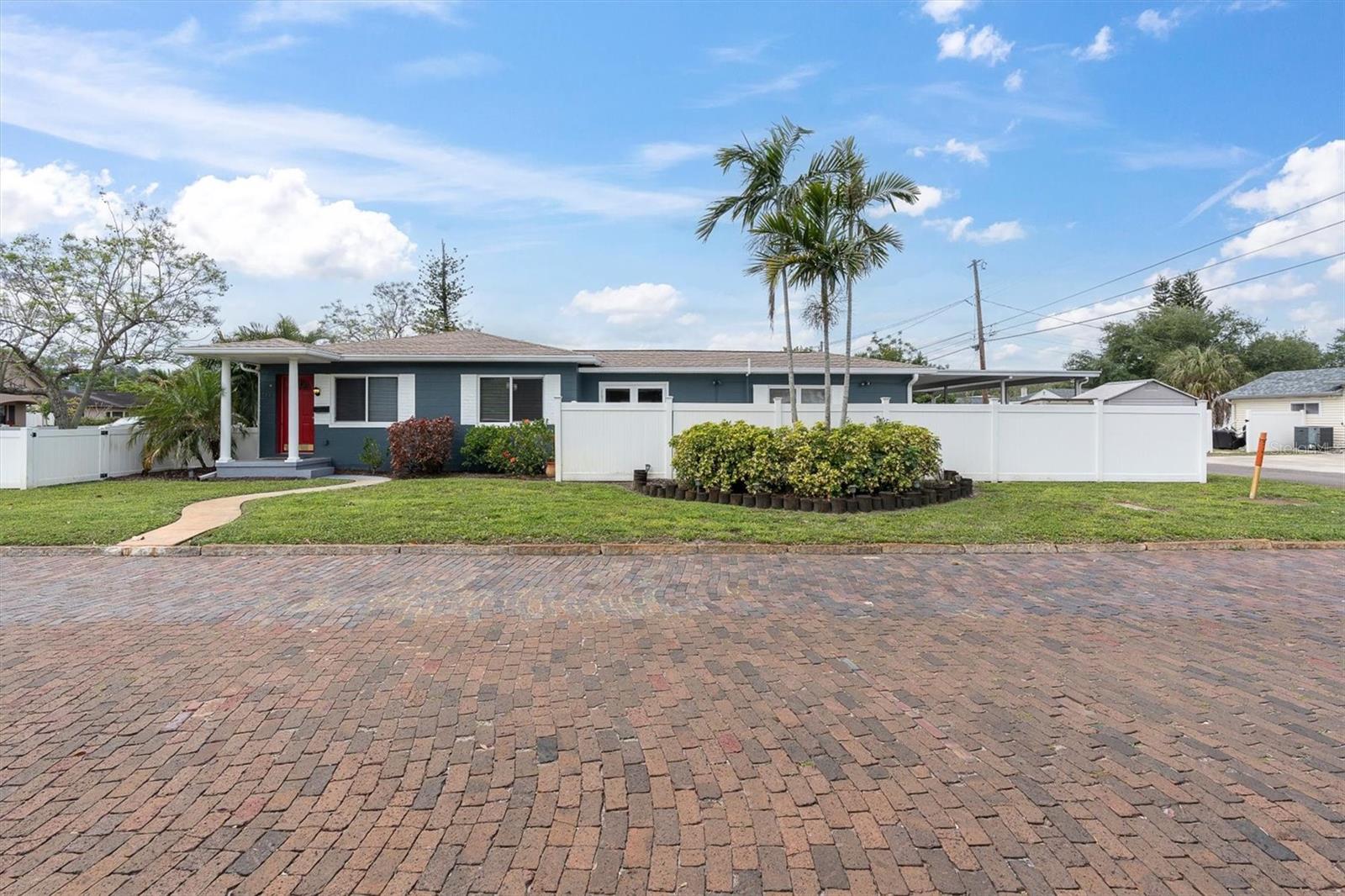 Single Family Residence em ST PETERSBURG, FL - Daniel Dourado