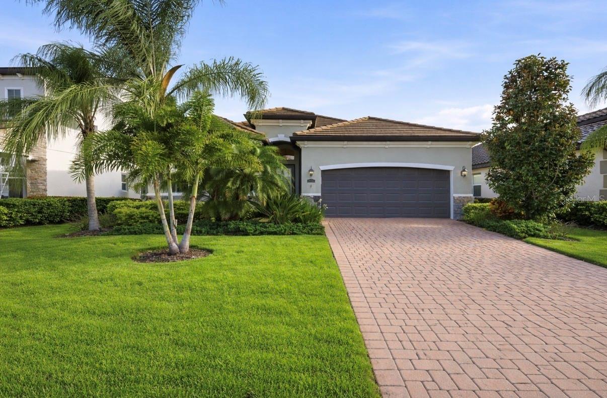 Single Family Residence in LAKEWOOD RANCH, FL - Daniel Dourado