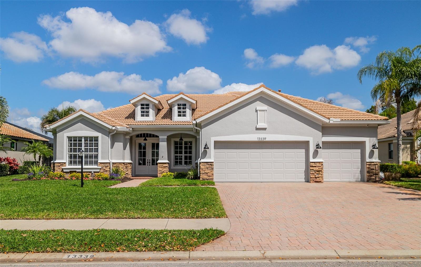 Single Family Residence in LAKEWOOD RANCH, FL - Daniel Dourado