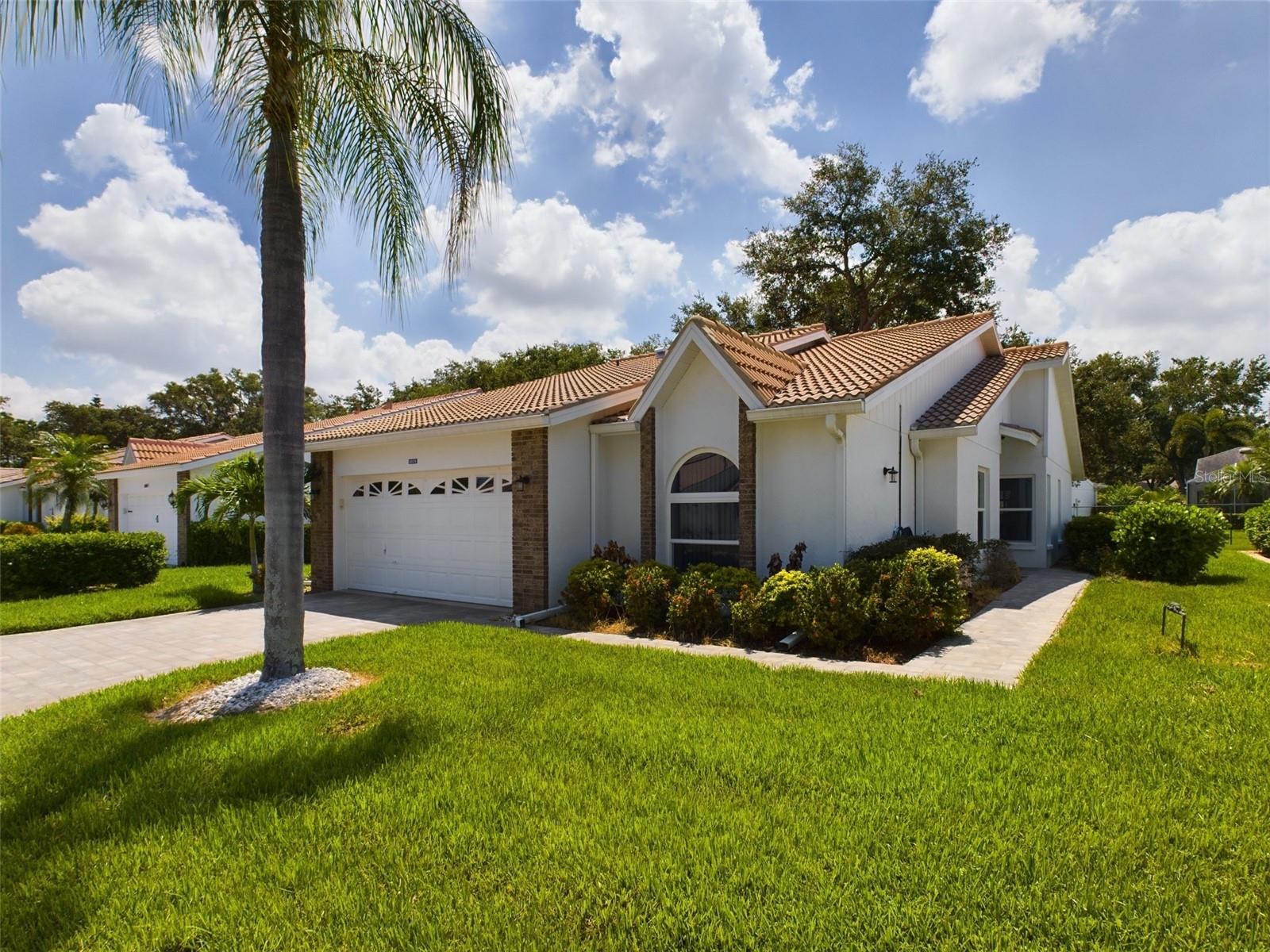 Single Family Residence in BRADENTON, FL - Daniel Dourado