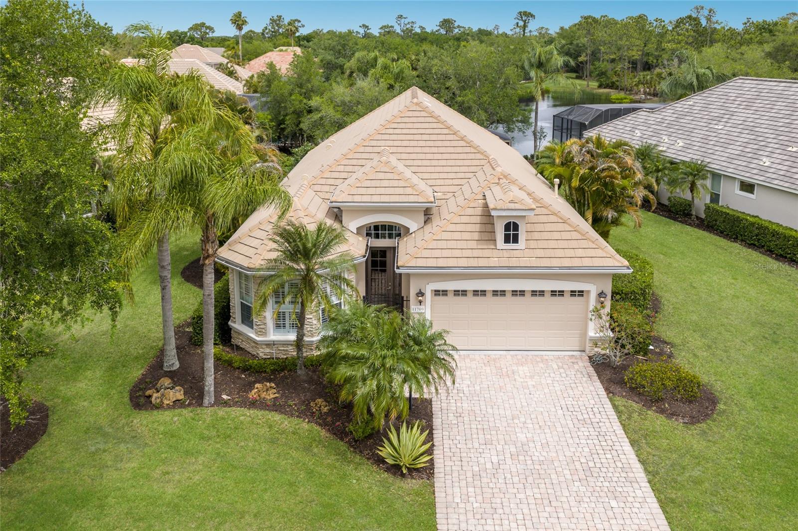 Single Family Residence in LAKEWOOD RANCH, FL - Daniel Dourado