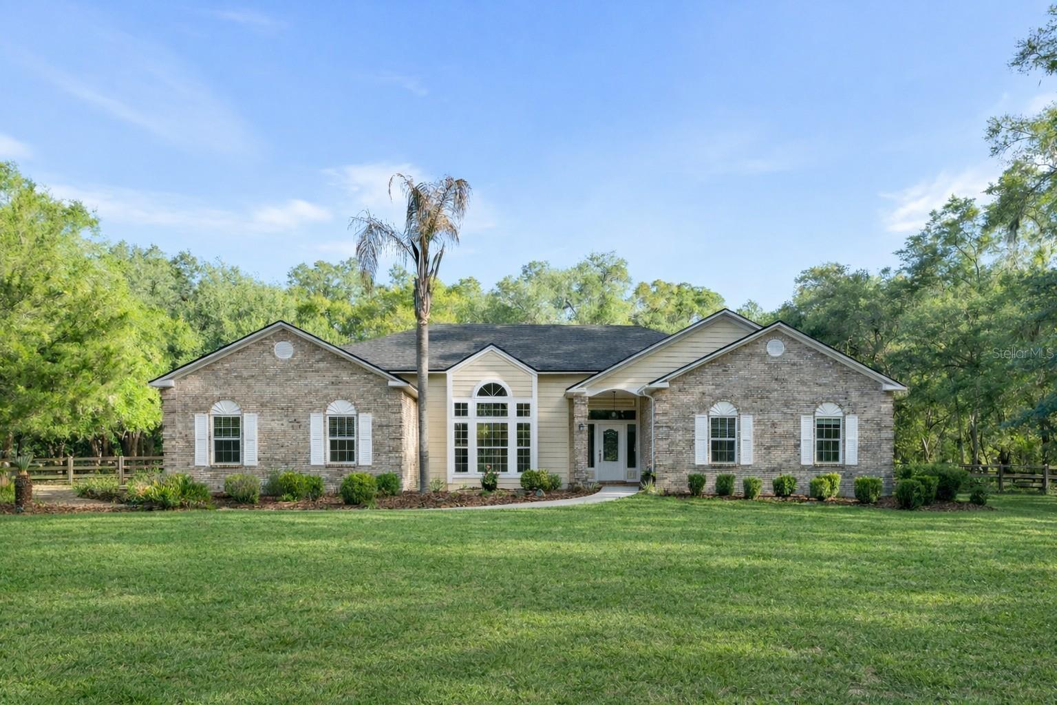 Single Family Residence in GAINESVILLE, FL - Daniel Dourado