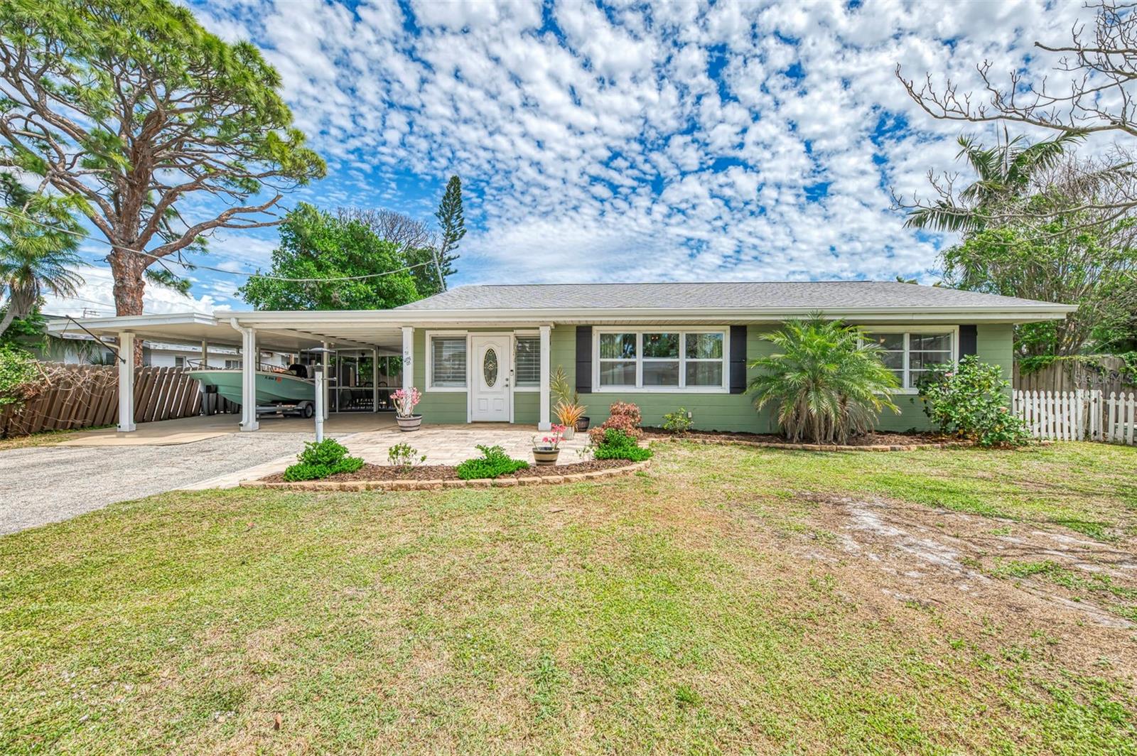 Single Family Residence in ENGLEWOOD, FL - Daniel Dourado