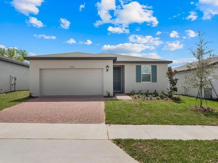 Single Family Residence in DAVENPORT, FL - Daniel Dourado