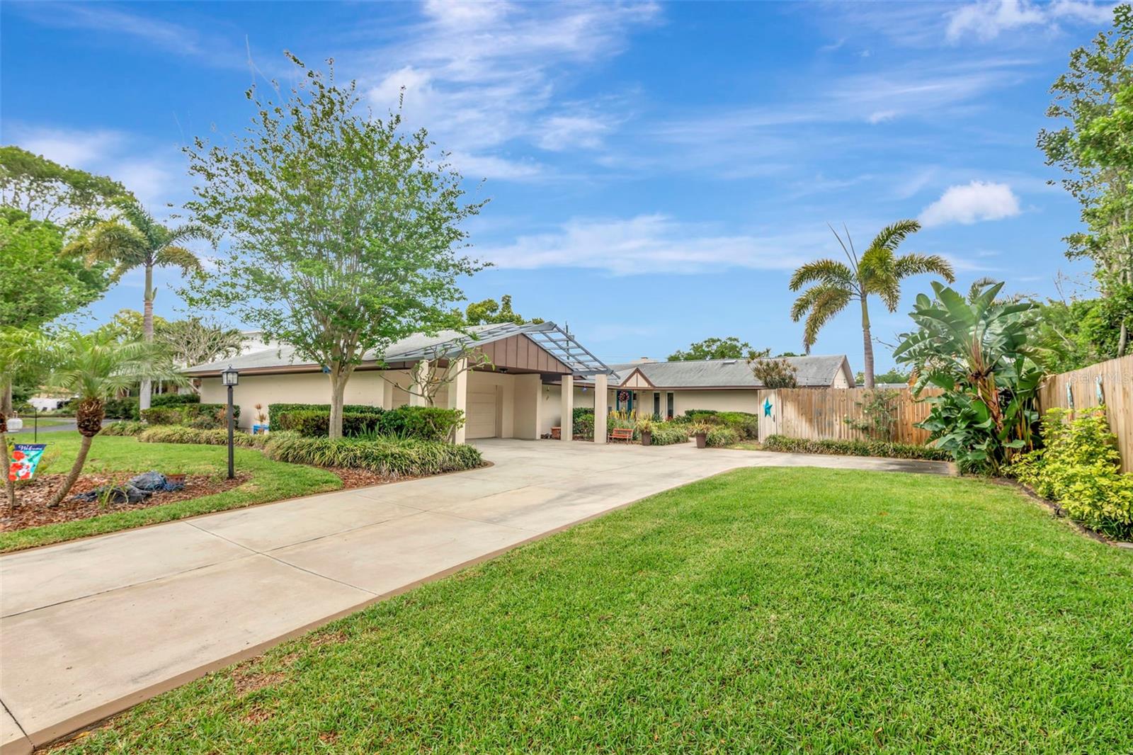 Single Family Residence em SEMINOLE, FL - Daniel Dourado