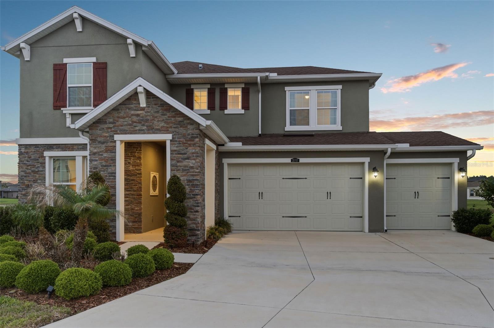 Single Family Residence in WESLEY CHAPEL, FL - Daniel Dourado