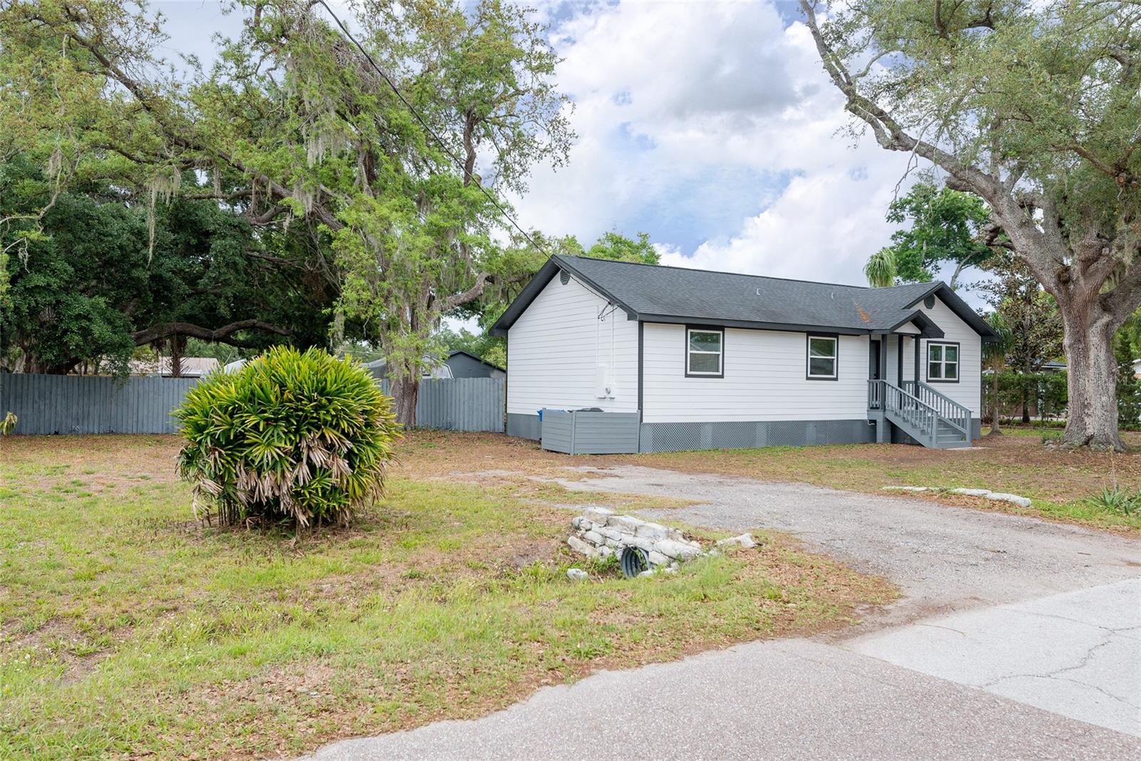 Single Family Residence in RIVERVIEW, FL - Daniel Dourado
