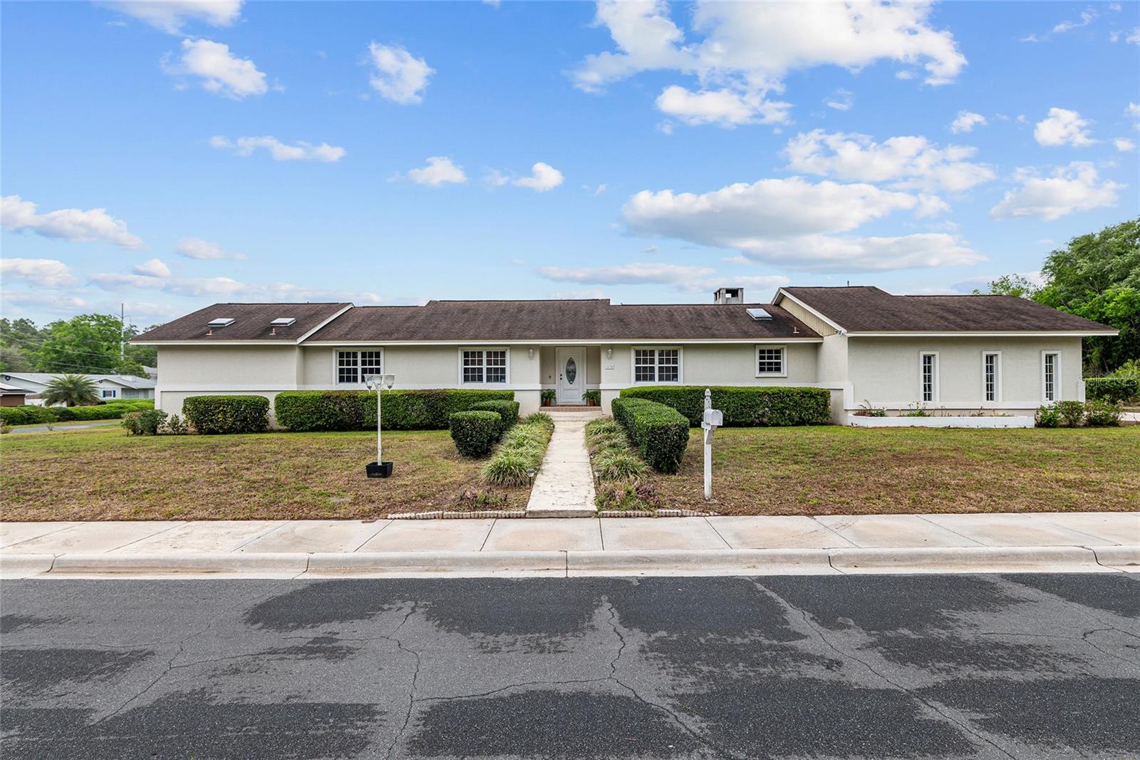 Single Family Residence in GAINESVILLE, FL - Daniel Dourado