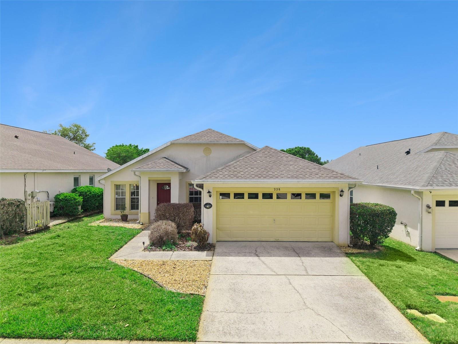 Single Family Residence in DAVENPORT, FL - Daniel Dourado