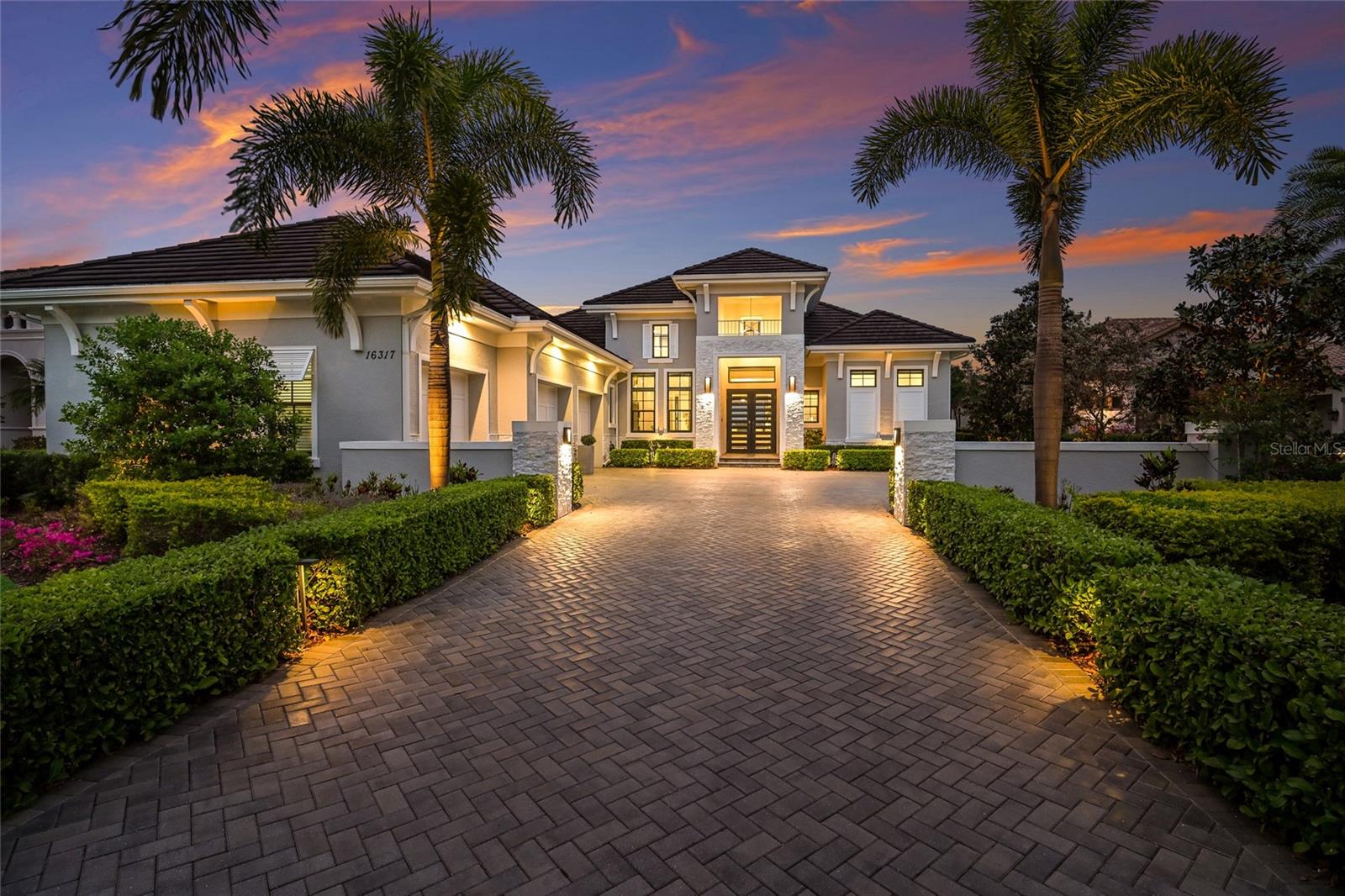 Single Family Residence in LAKEWOOD RANCH, FL - Daniel Dourado
