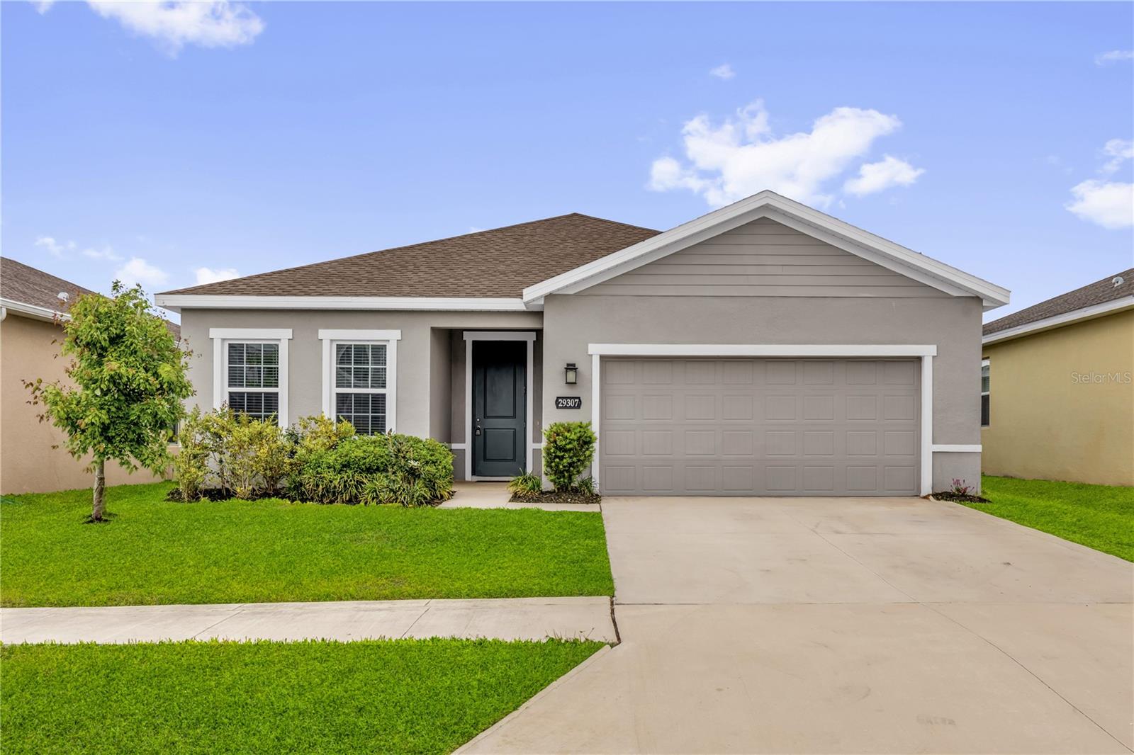 Single Family Residence in WESLEY CHAPEL, FL - Daniel Dourado