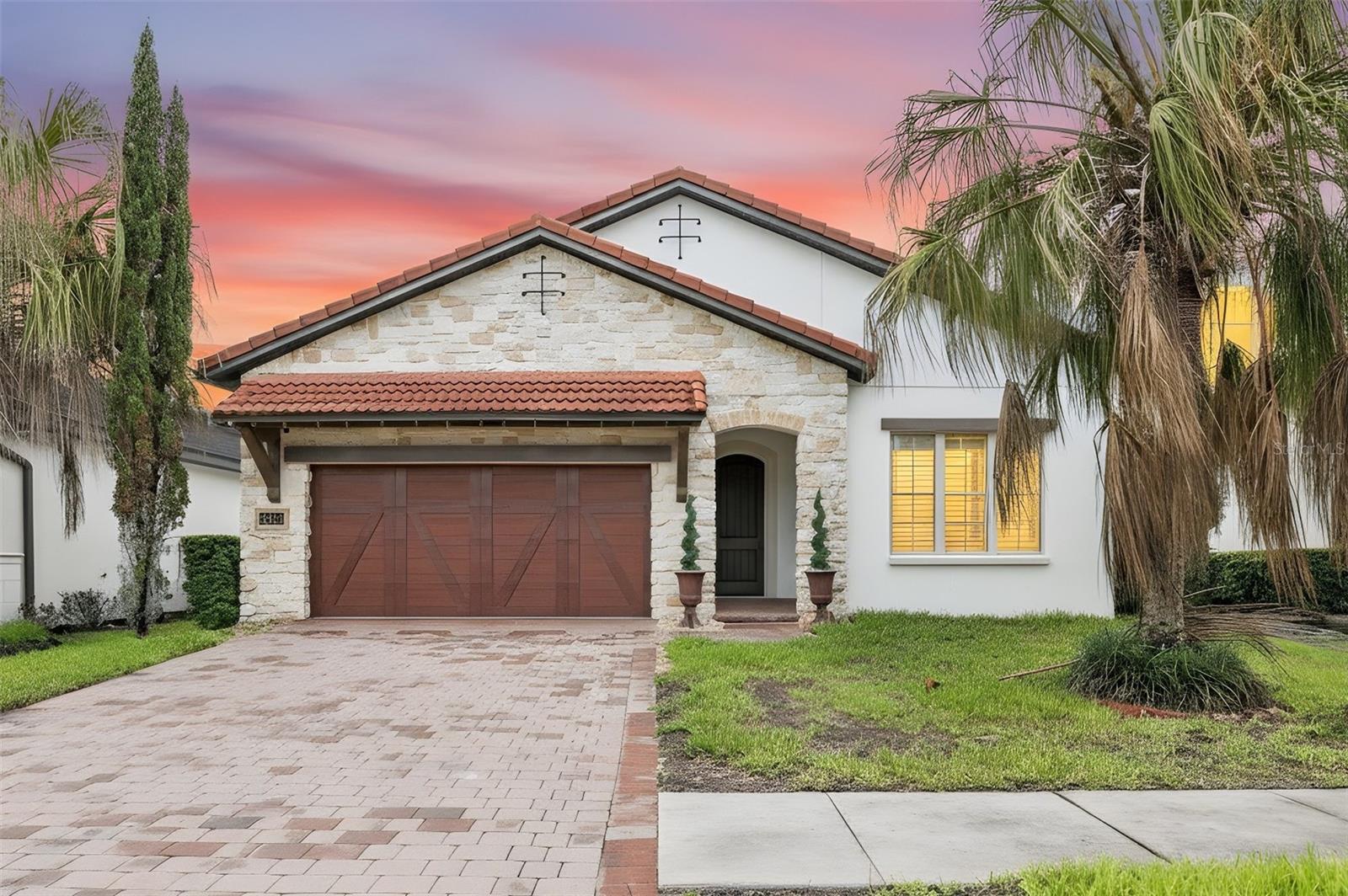 Single Family Residence in ORLANDO, FL - Daniel Dourado