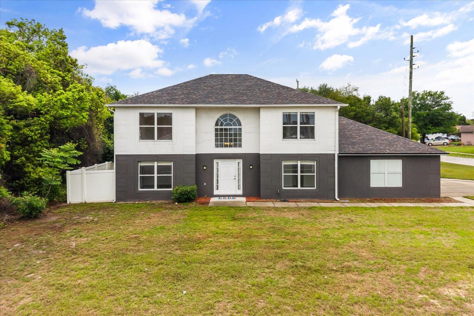 Single Family Residence in DELTONA, FL - Daniel Dourado