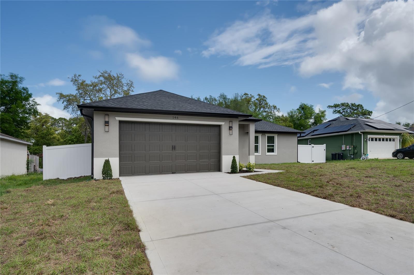 Single Family Residence in DEBARY, FL - Daniel Dourado