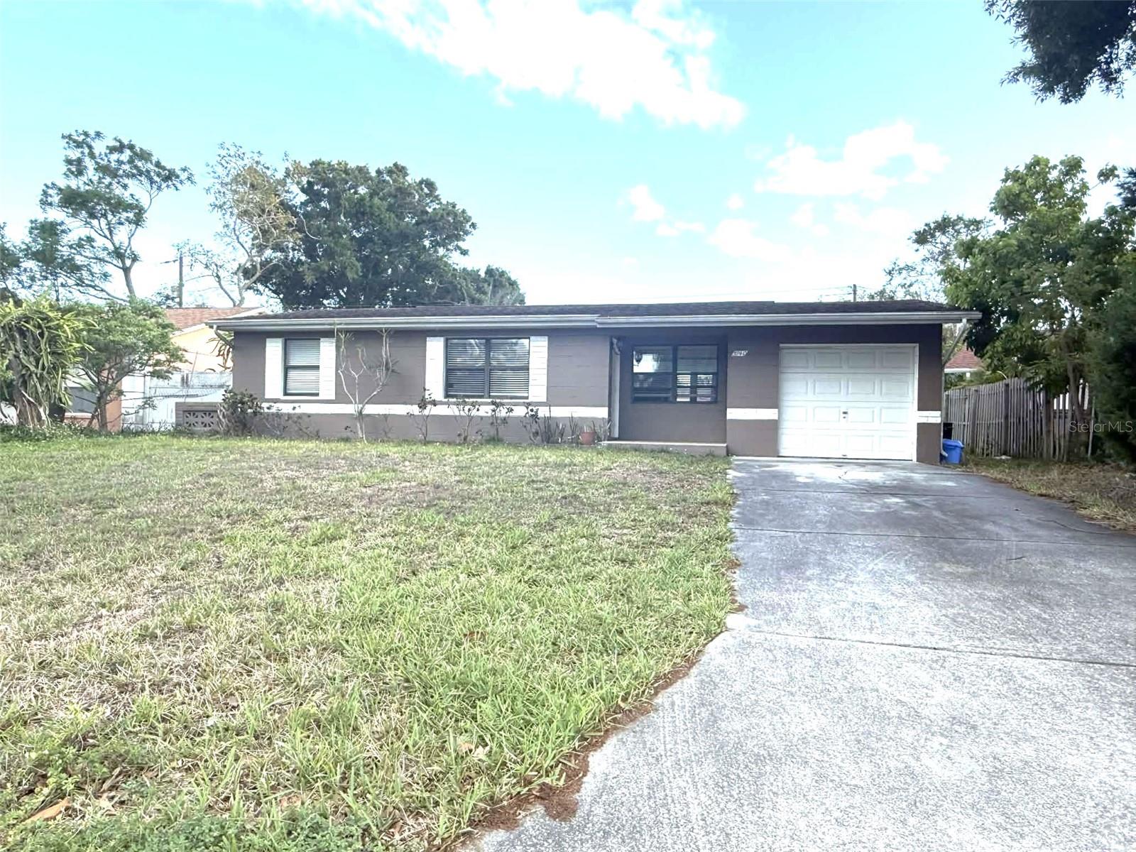 Single Family Residence em PINELLAS PARK, FL - Daniel Dourado