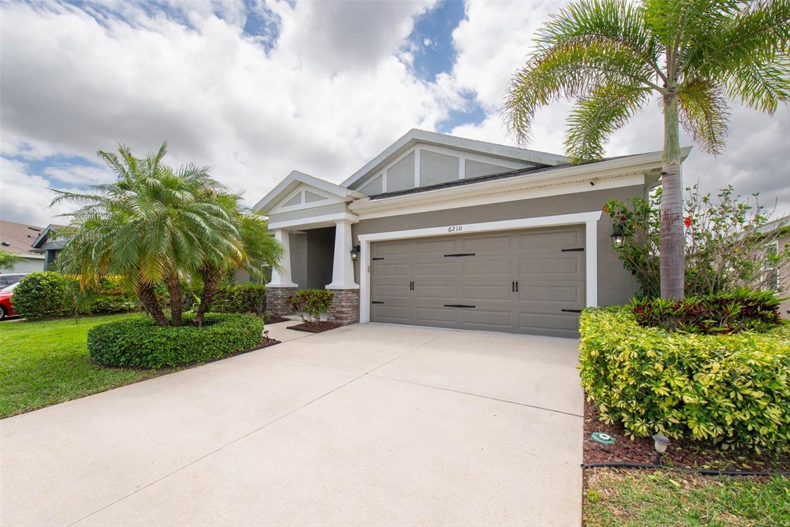 Single Family Residence em APOLLO BEACH, FL - Daniel Dourado