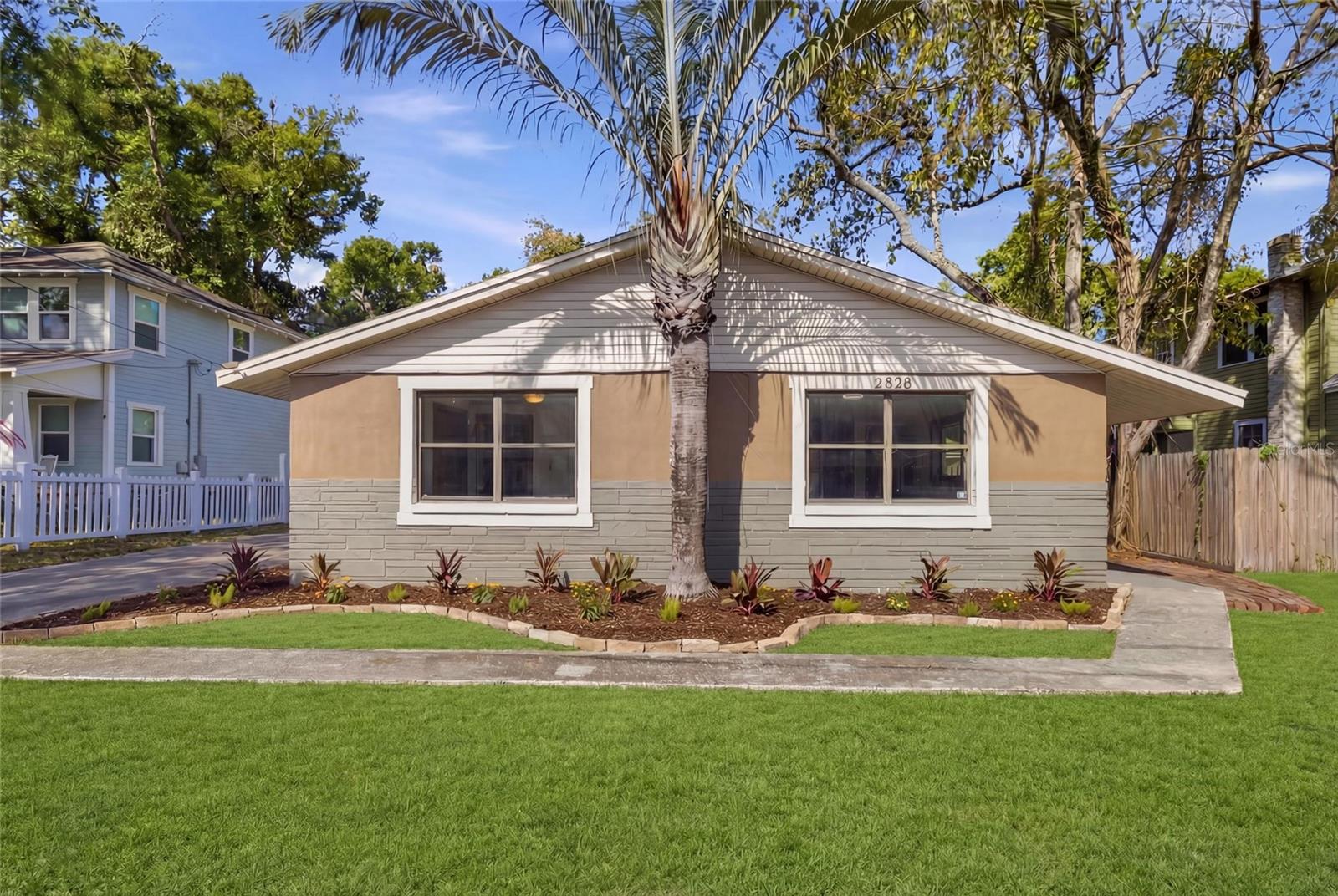 Single Family Residence in TAMPA, FL - Daniel Dourado
