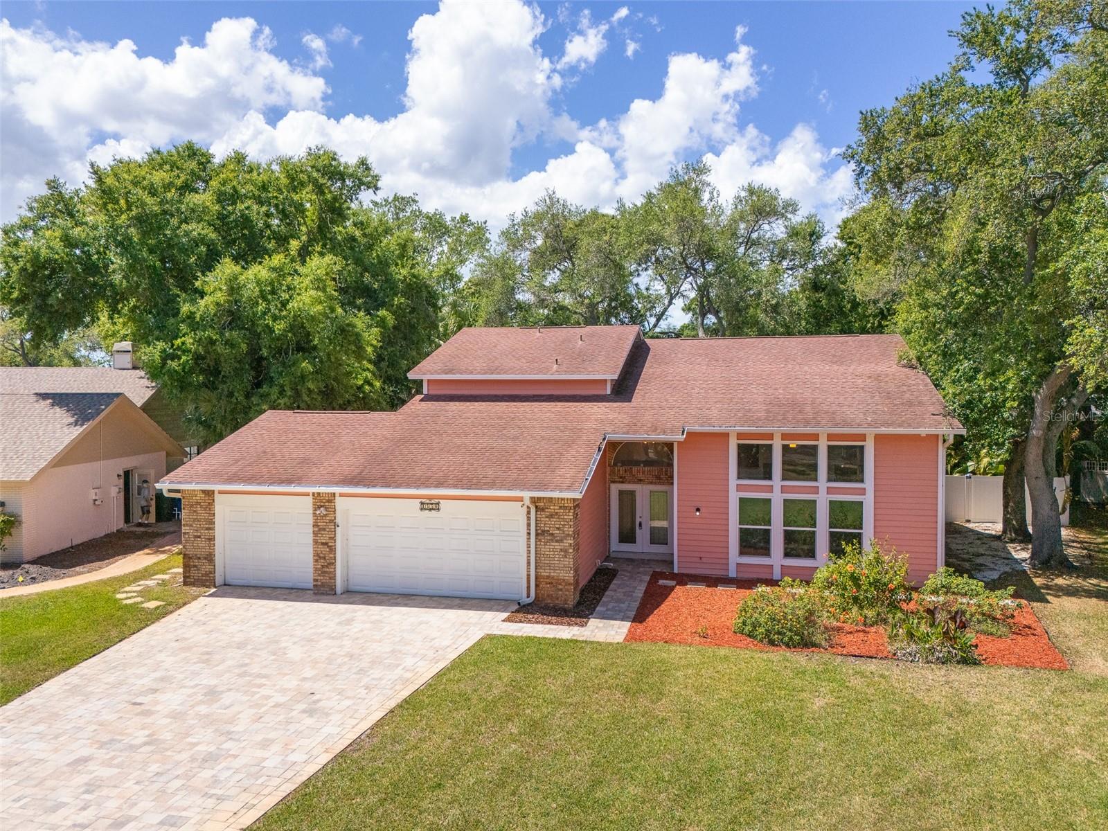 Single Family Residence in CLEARWATER, FL - Daniel Dourado