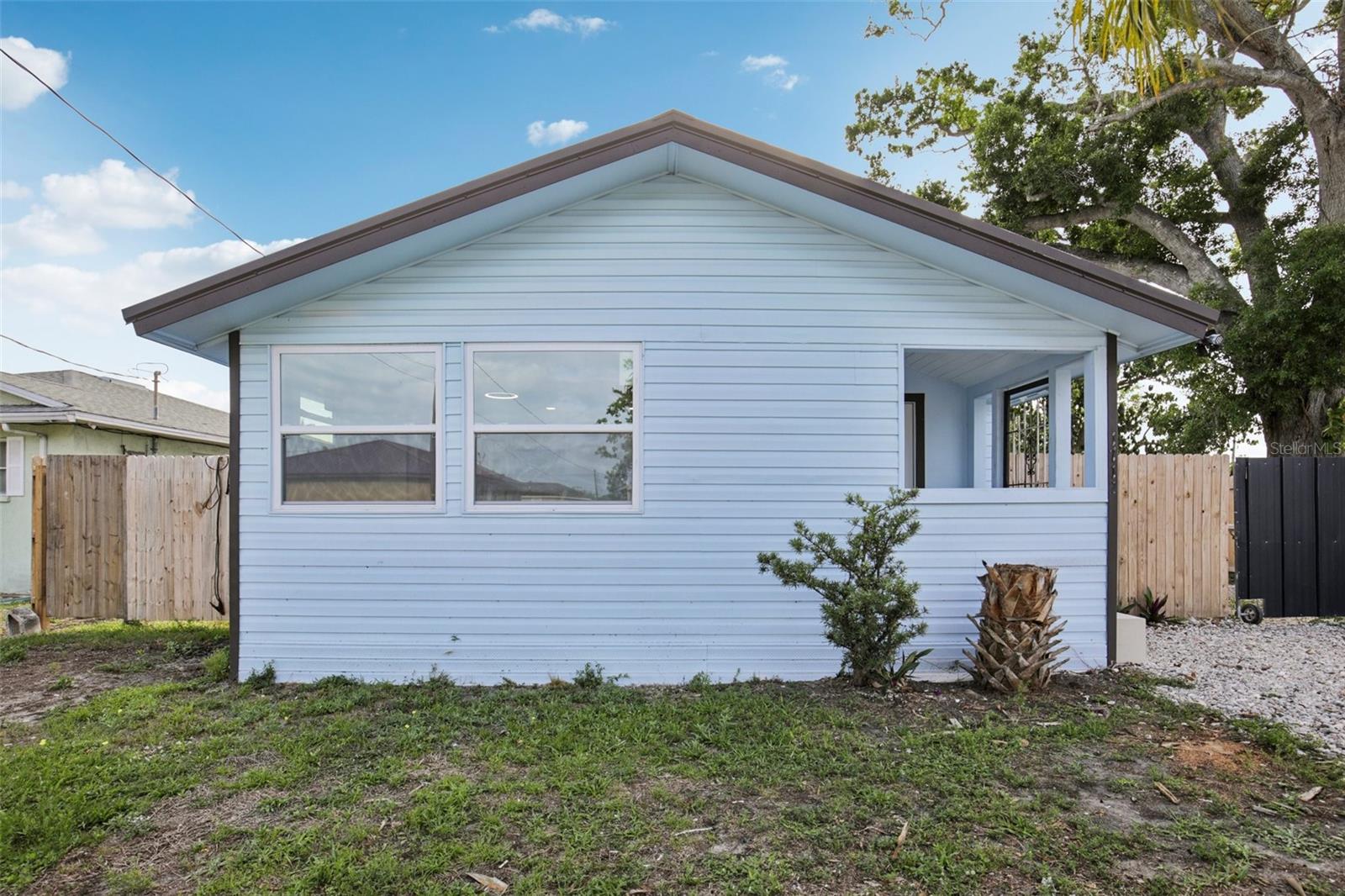 Single Family Residence in PALMETTO, FL - Daniel Dourado