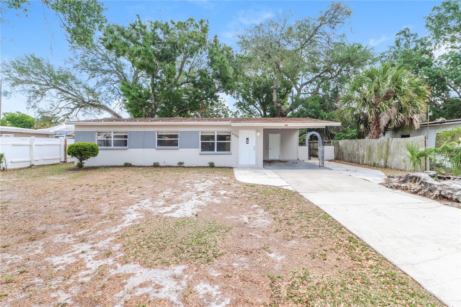 Single Family Residence in TAMPA, FL - Daniel Dourado