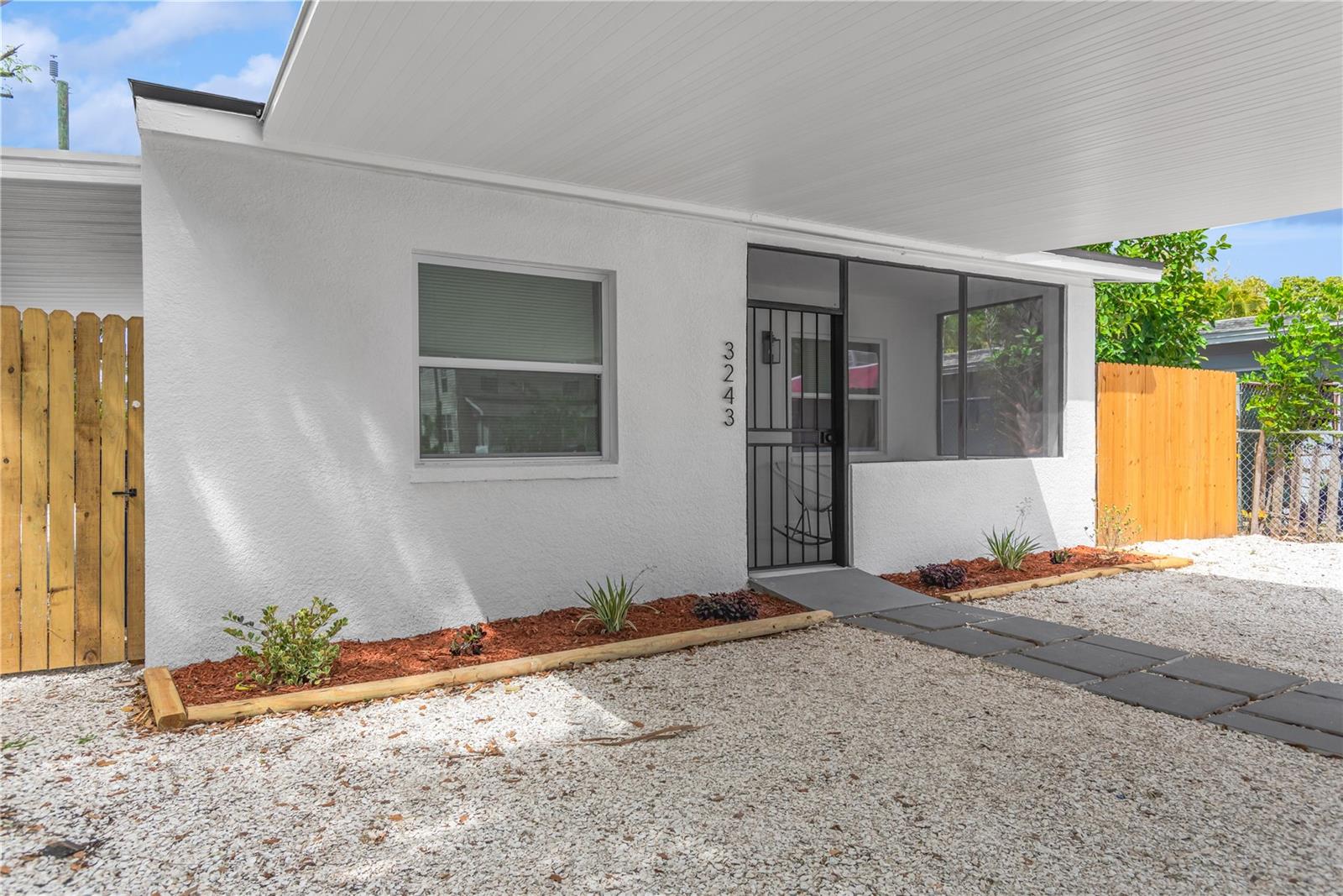 Single Family Residence em ST PETERSBURG, FL - Daniel Dourado